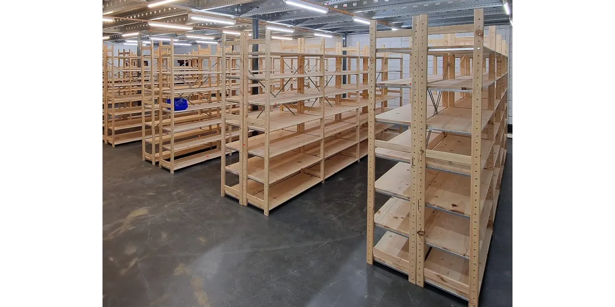 Houten stellingkasten voor magazijninrichting: stevig, flexibel en eenvoudig aan te passen. Ideaal voor dozen, archief en voorraad. Duurzaam en snel te monteren.