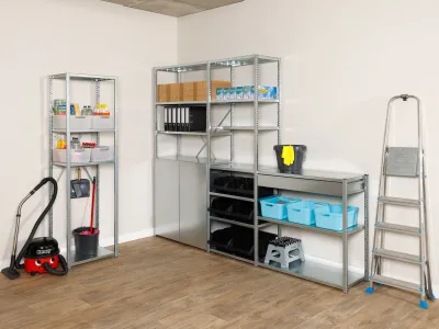 Stellingkast-thuis--toegepast-in-een-magazijn-met-veel-legborden-in-de-hoogte.jpg