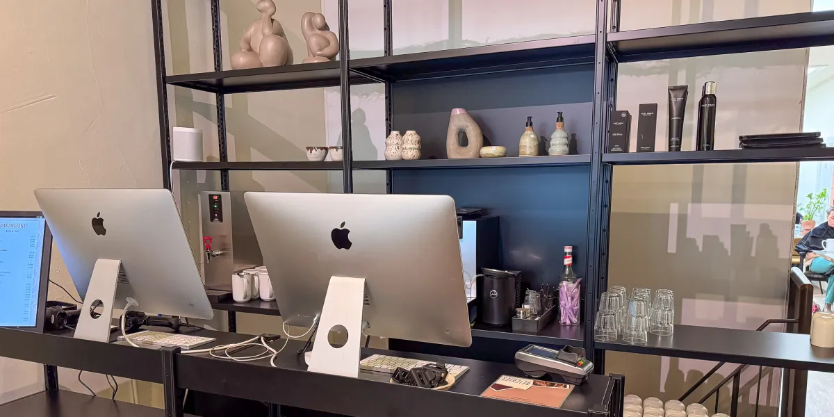 Hoe we kapsalon Beichies hielpen met een slimme inrichting in een strak interieur. Hoe we kapsalon Beichies hielpen met een slimme inrichting in een strak interieur.